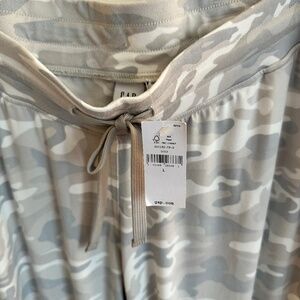 NWT Gap Camo Maternity Sweatpants